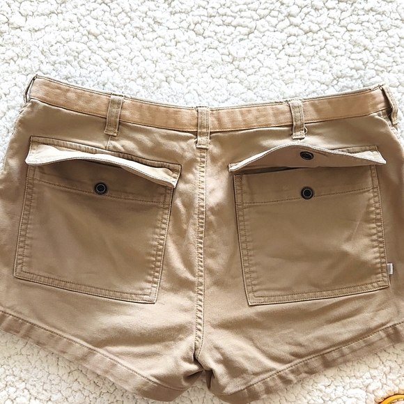 Abercrombie and Fitch khaki shorts - Picture 4 of 11